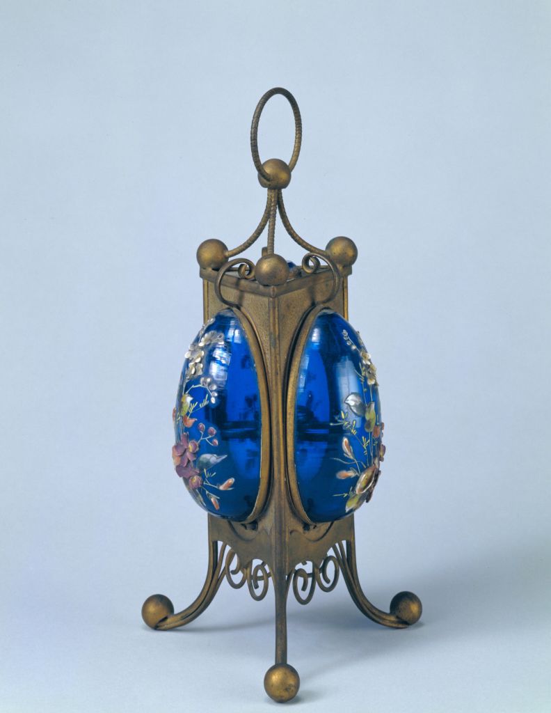 图片[1]-Copper gilt frame perfume bottle-China Archive